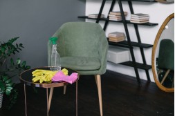 Polstermöbel reinigen: Hausmittel und Geräte richtig einsetzen Polstermöbel reinigen: Hausmittel und Geräte richtig einsetzen